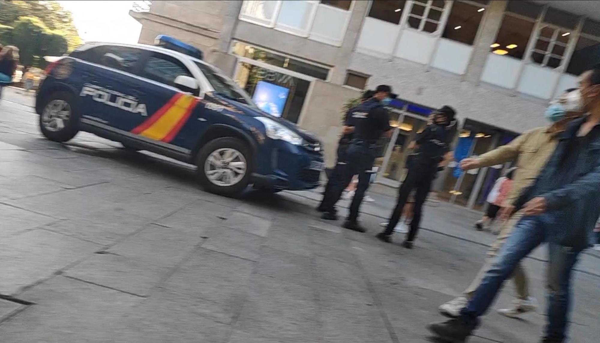 Policia multa tutear